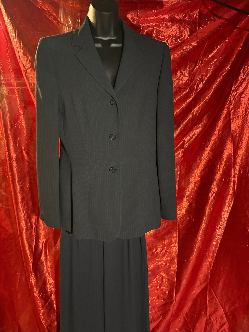 Classic Women's Ann Taylor Charcoal Gray Pinstripe Pant Suit
